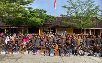 Kapolsek Karangmojo Jadi Pembina Upacara Hari Senin di SDN Gelaran II