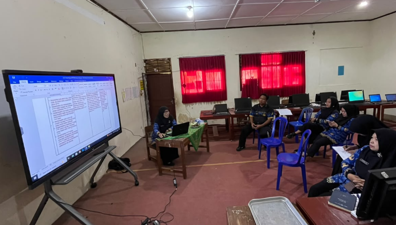 Review Visi dan Misi SDN Gelaran II, Pengawas SD Dorong Penguatan Kepemimpinan Kepala Sekolah dalam Pembelajaran Mendalam